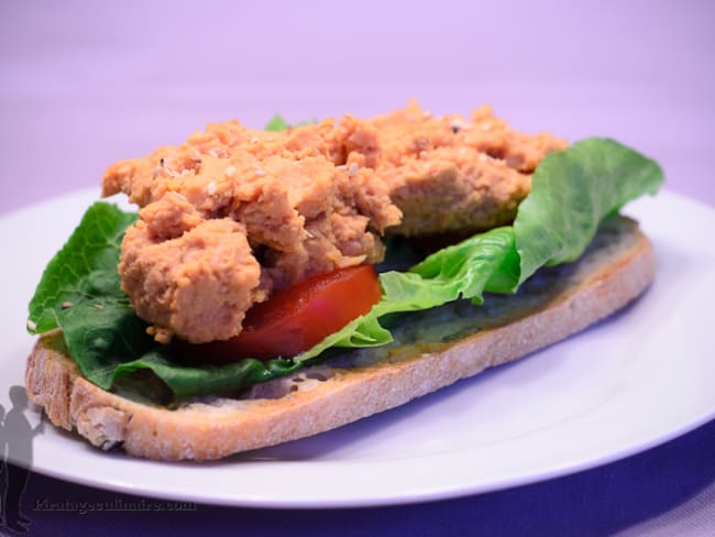 Tartine tomates et purée de pois chiches