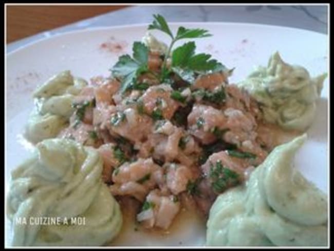 TARTARE DE SAUMON ET SA MOUSSE D'AVOCAT