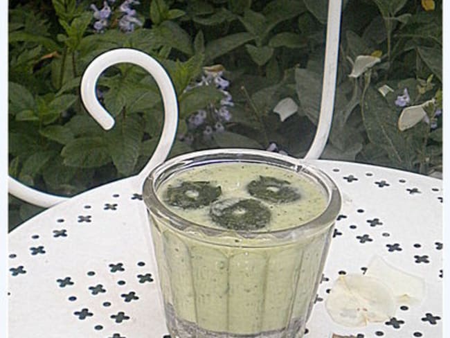 Velouté glacé au concombre et ses diamants à la menthe