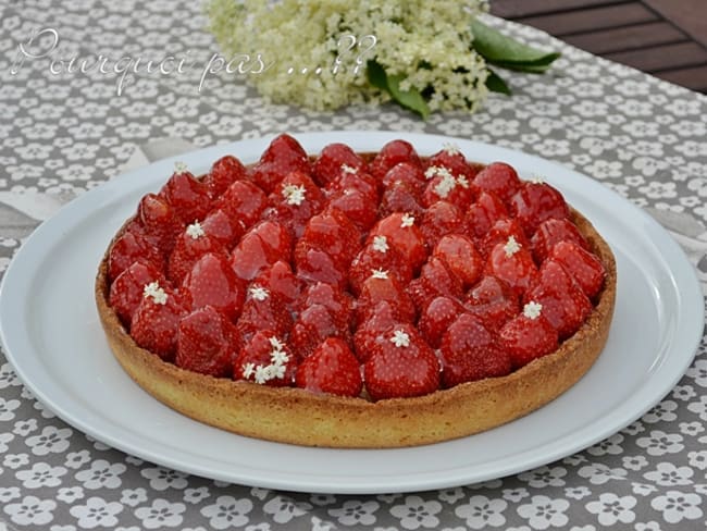 Tarte fraises, fleurs de sureau et amande
