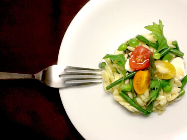 Salade d’orzo primavera (petits pois, asperges, tomates...)