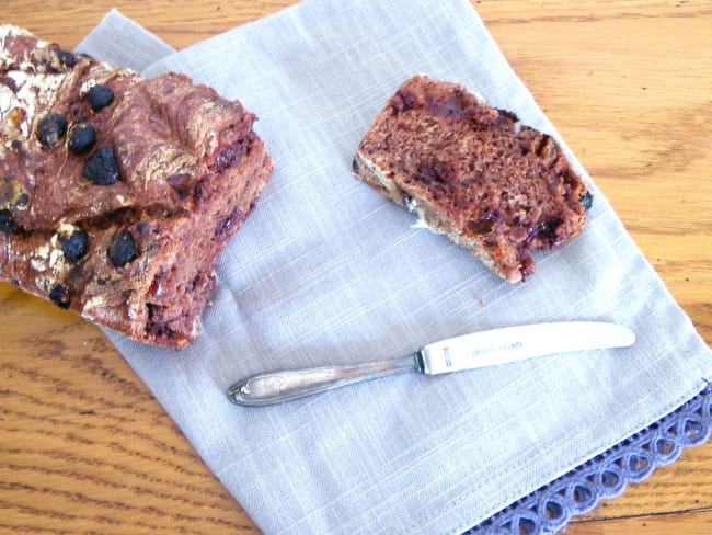 Pain au chocolat et raisins secs