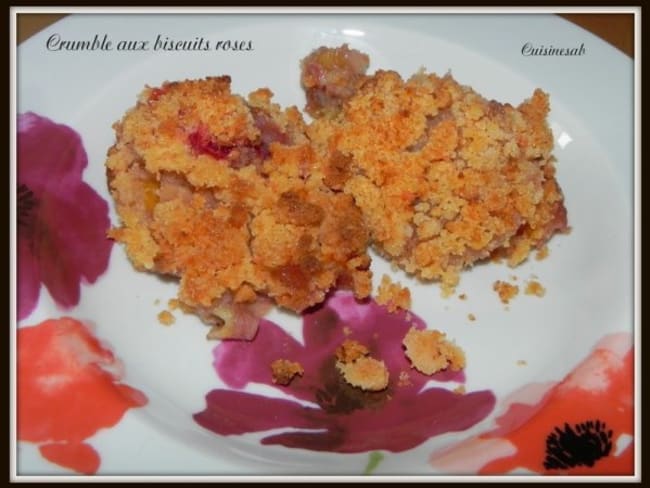 Crumble aux biscuits roses