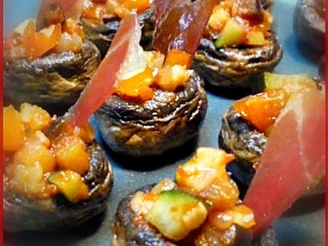 Tapa de champignon farci à la ratatouille catalane et chips de jamon