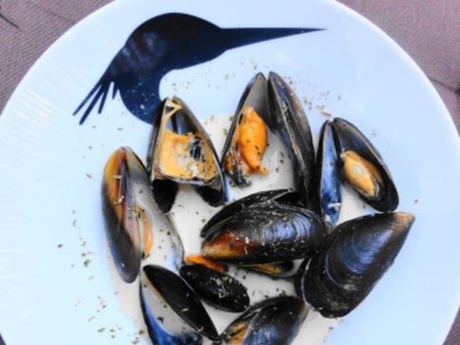 Moules à la crème préparées au vin blanc