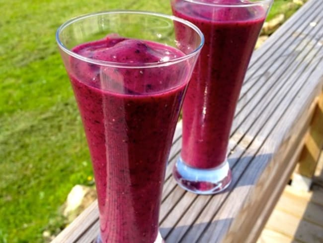 Smoothie à la myrtille et aux fraises