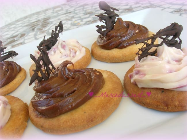 Tartelettes chocolat blanc, fraise et chocolat Toblerone