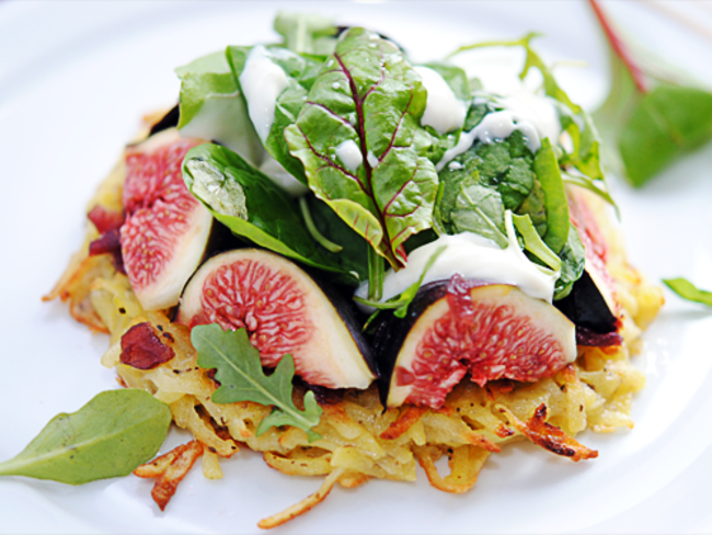 Salade de figues en pommes darphin, sauce Roquefort