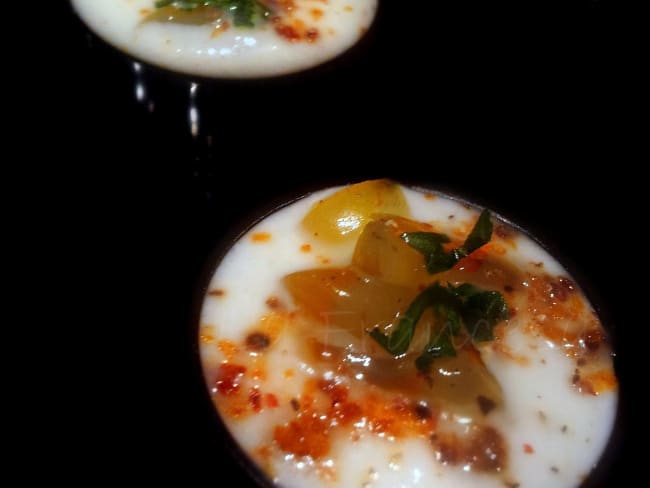 Panacotta de gazpacho blanc andalous aux amandes et raisins