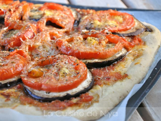 Pizza végétarienne tomates aubergine