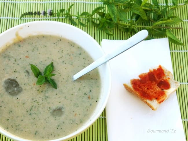 Gaspacho de courgettes à la menthe