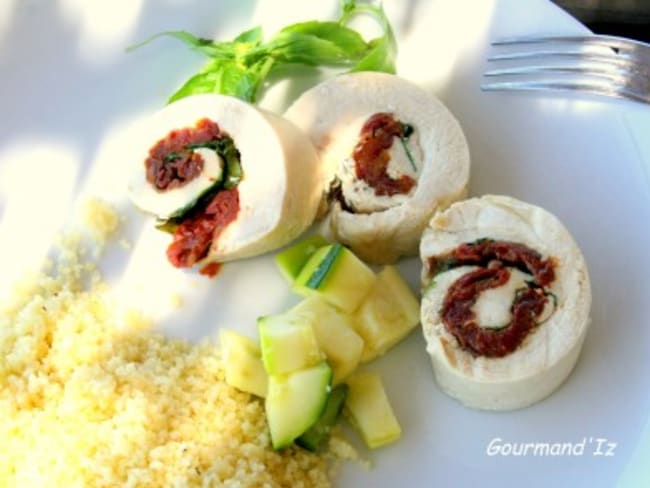 Roulés de poulet vapeur, aux tomates séchées et basilic