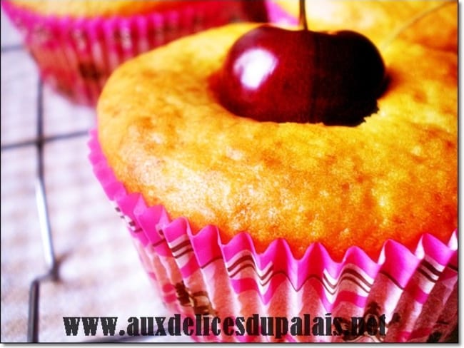 Muffins aux amandes et aux cerises