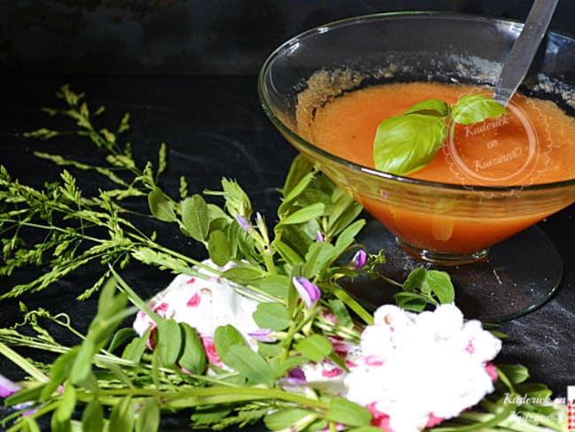 Soupe froide de melon au basilic pour l'apéro