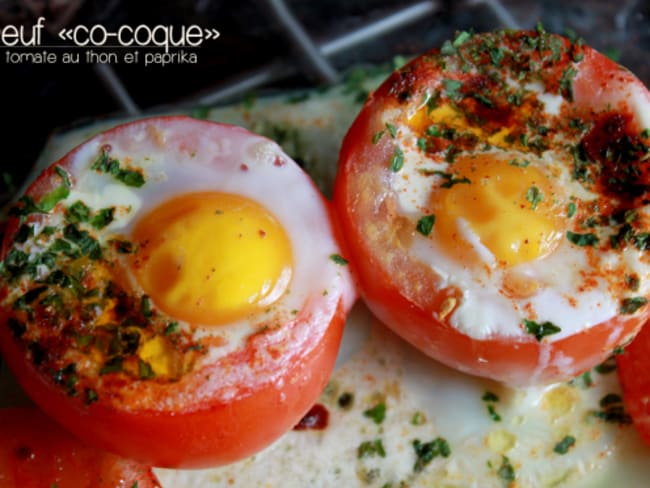 L’oeuf "co-coque" de tomate au thon et paprika