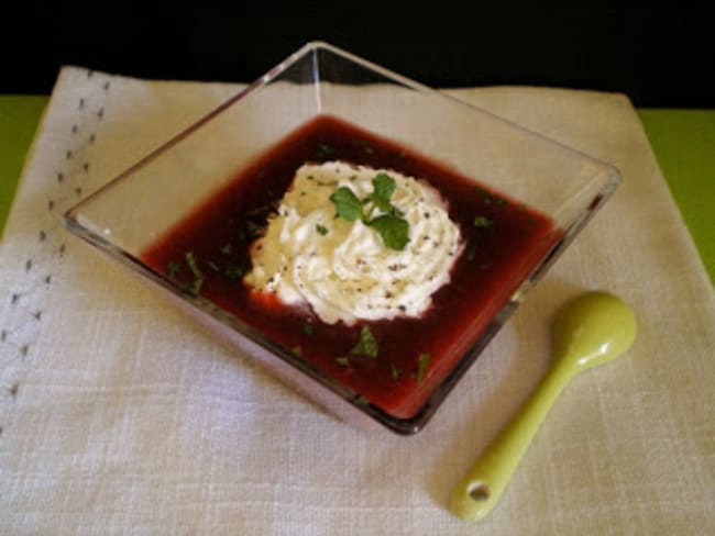 SOUPE DE FRAISES A LA MENTHE ET CHANTILLY VANILLE