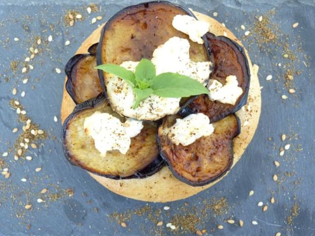 Petites fougasses à l'aubergine, ricotta et zaatar