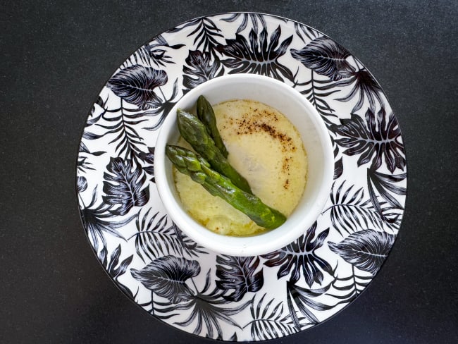 Oeufs cocotte aux pointes d'asperges