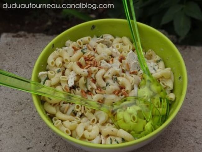 SALADE DE PâTES AU POULET ET BASILIC