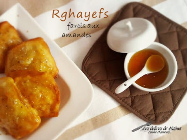 Rghayefs farcis aux amandes