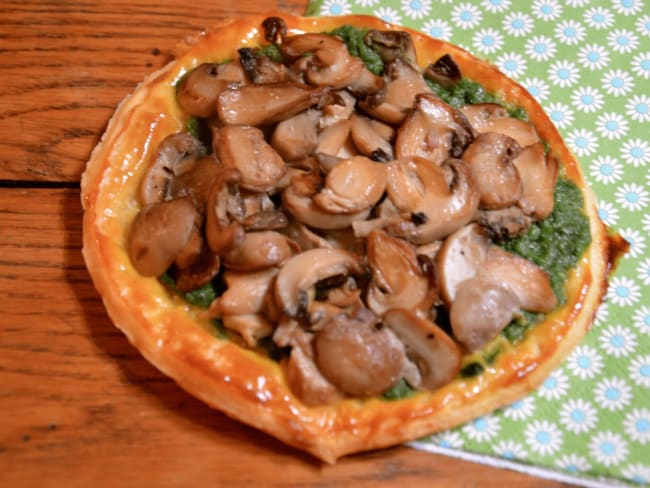 Tarte fine aux champignons et réduction de persil