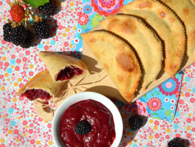 Chaussons fourrés à la purée de mûre et rhubarbe