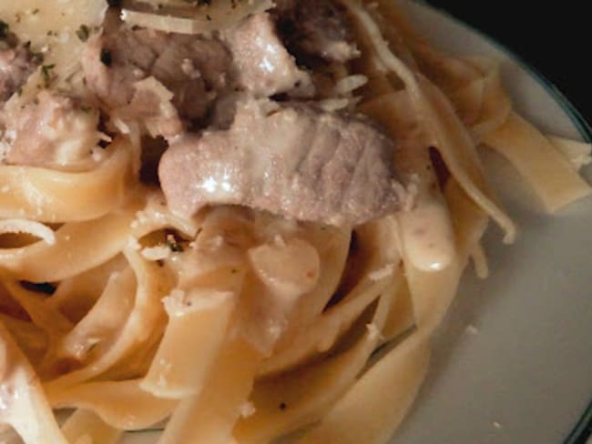 Les tagliatelle au veau, sauce crémeuse au vin