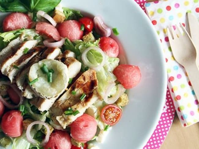 Salade de pastèque et poulet grillé à l'huile de sésame