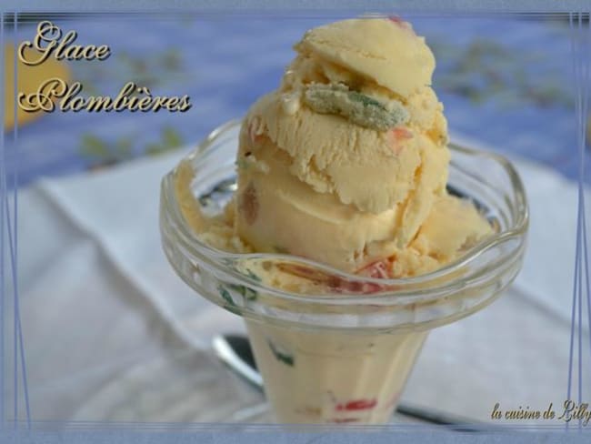 La glace Plombières vanille avec des fruits confits macérés dans du kirsch