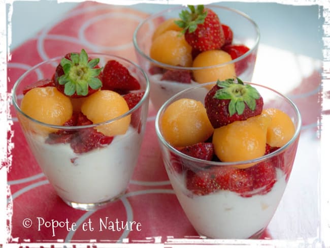 Verrine mousse de pêche melon et fraises