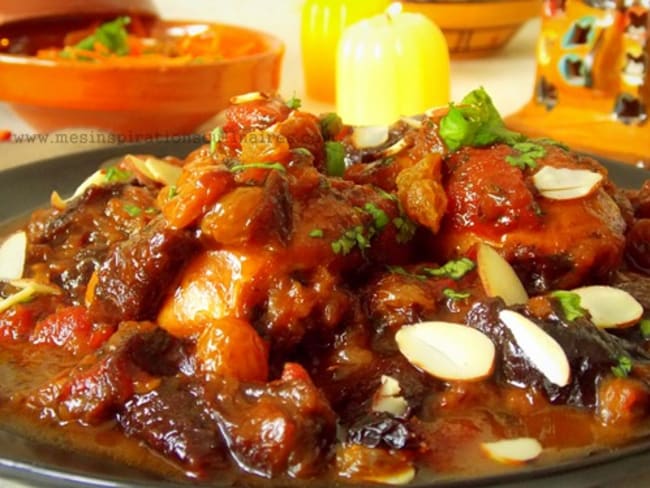 Tajine de poulet aux abricots, raisins secs aux amandes