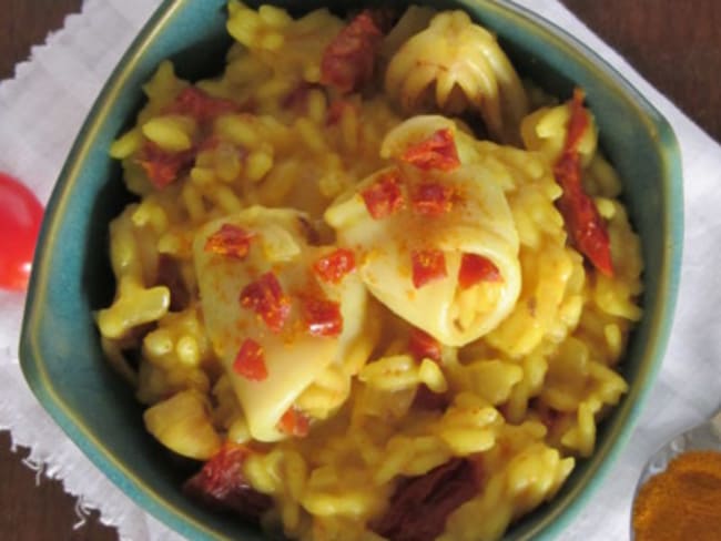 Risotto safrané très parfumé aux calamars et aux tomates séchées