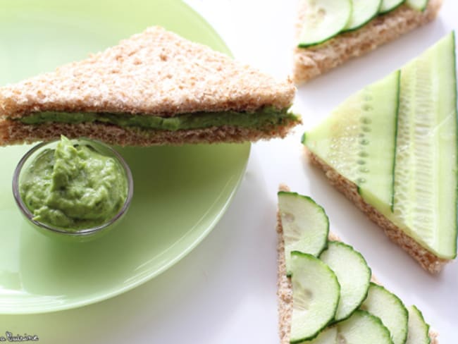 Tartines de concombre à la crème d’avocat-roquette