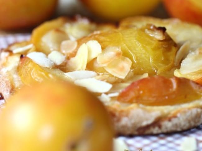 TARTE FINE SABLéE AUX PRUNES, AMANDES ET GINGEMBRE