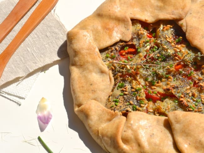 Tarte rustique à l'artichaut et aux tomates, fond de tarte moutardée