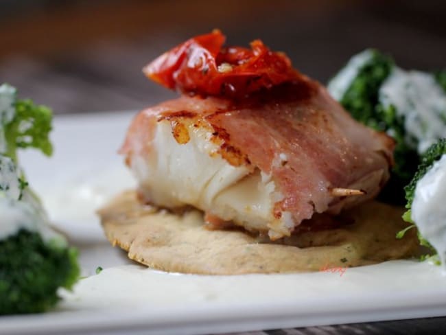 GALETTE AUX HERBES, CABILLAUD AU JAMBON ET TOMATE CONFITE, CRèME DE PARMESAN