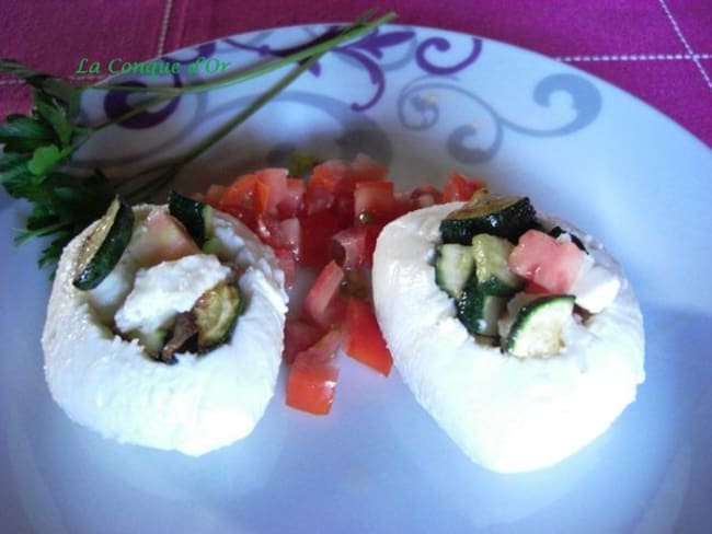 Boules de mozzarella garnies de légumes