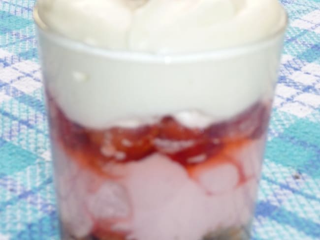 Dessert mousse mascarpone framboise et fraises