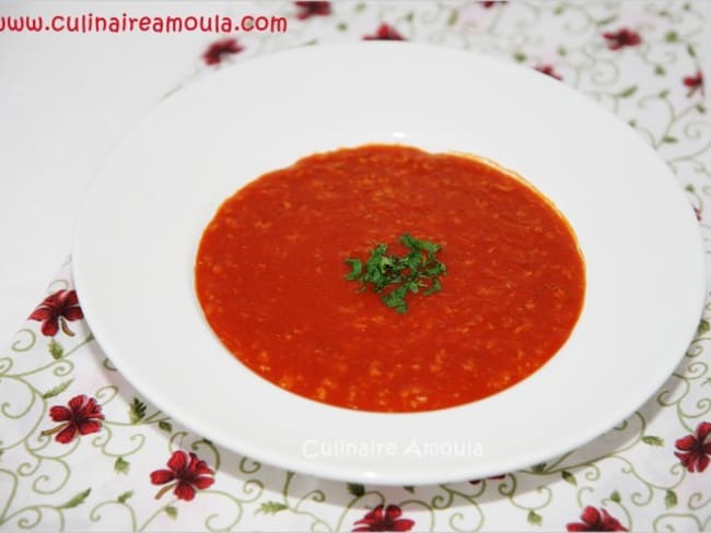 Soupe de tomate et flocons d'avoine