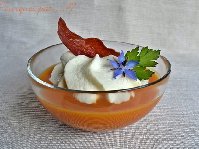 Velouté de potimarron, espuma de fromage bleu, chips de jambon