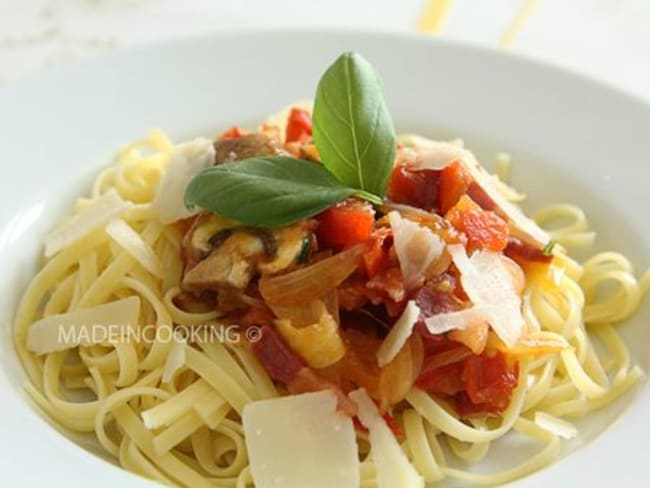 Compotée de tomates aux lardons et aux champignons