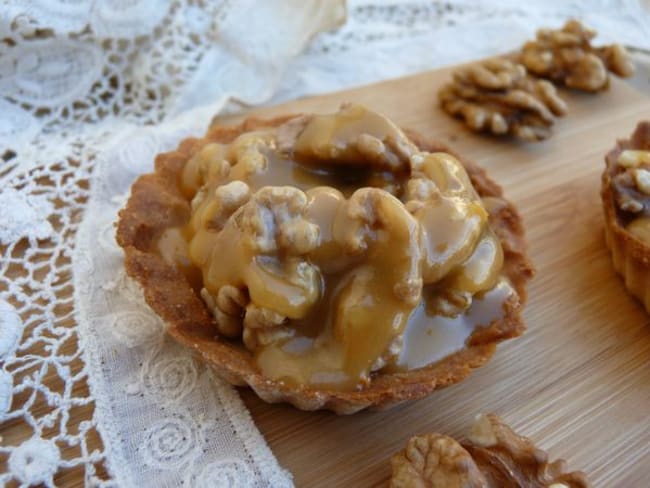 Tartelette grenobloise, des noix et du caramel