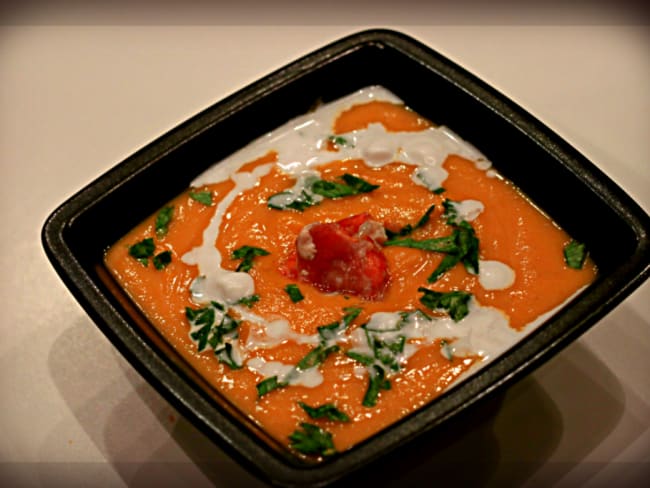 Soupe de butternut, crème de coco et pince de crabe