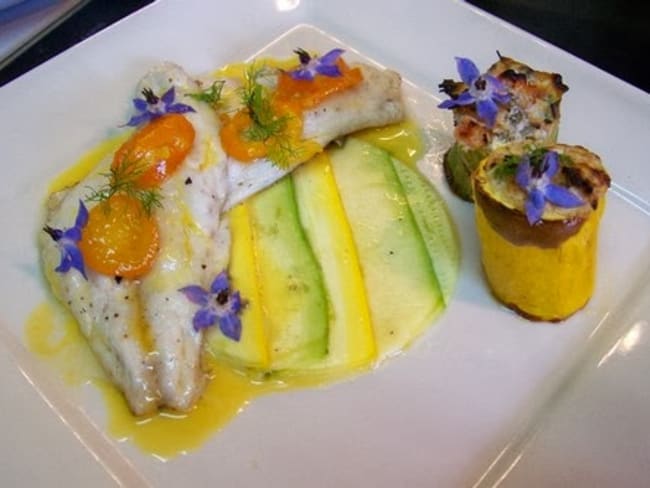 Poisson : filets de daurades à l'unilatéral, courgettes farcies, petite sauce orange et kumquats