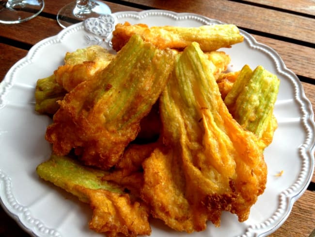 Beignets de fleurs de courgettes à la farine de pois chiche