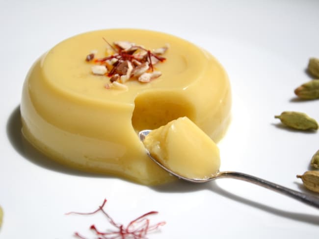 Panna cotta végétale safranée à la cardamome et à l’amande