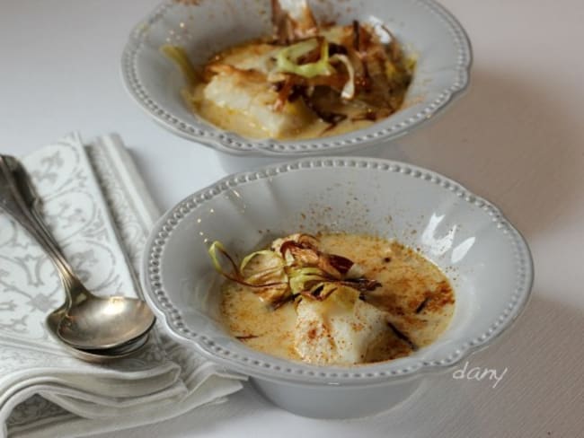 Blanquette de cabillaud au curry et poireaux frits