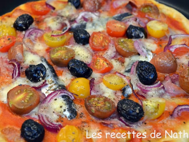 Pâte à pizza au cheddar parmesan et sa garniture