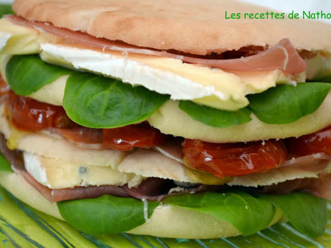 Pain Pita burger au cambozola et tomates confites