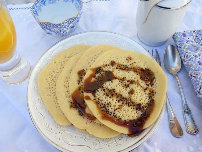 Crêpes maghrebines beghrirs sauce cassonade chicorée